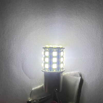Segnali di svolta LED bianchi di lunga durata per auto 12V Corpo in lega di alluminio Bianco Giallo Rosso 3030 33SMD
